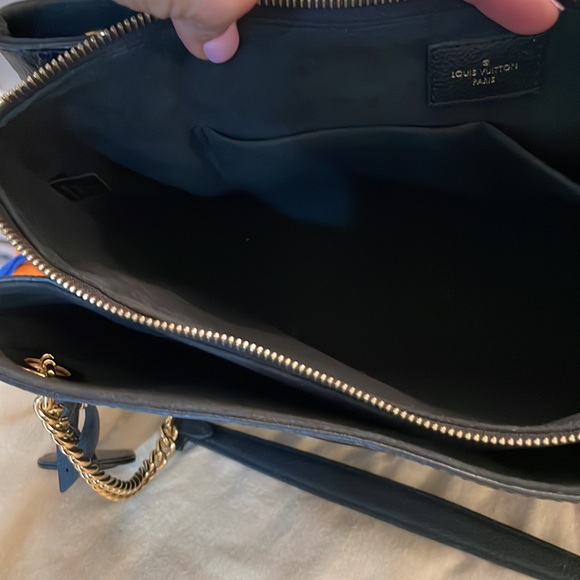 Louis Vuitton Black VM hobo bag - Picture 5 of 10